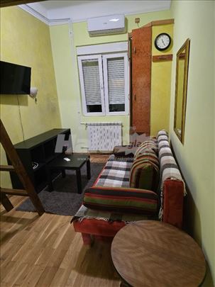 Izdajem garsonjeru na Vračaru - odmah useljiva