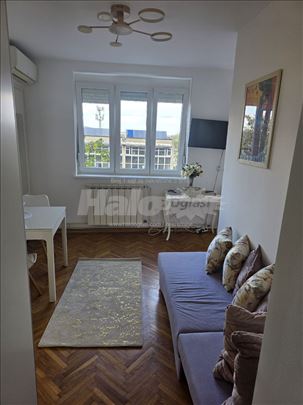 Lux garsonjera Milesevska kalenic