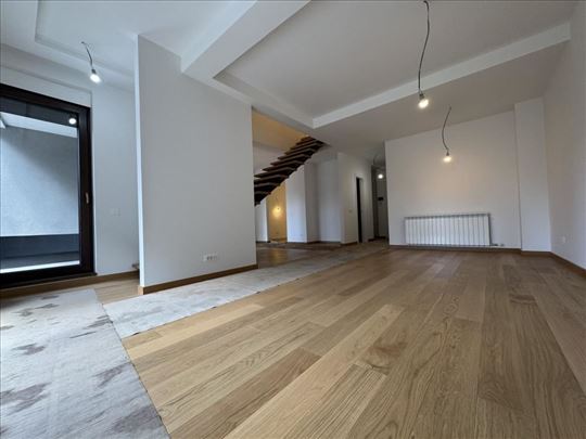 Četvorosoban dupleks | 144 m² + dvorište 125 m² |