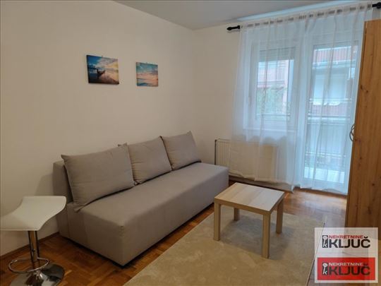 Dobra garsonjera u blizini Spensa,futoske pijace