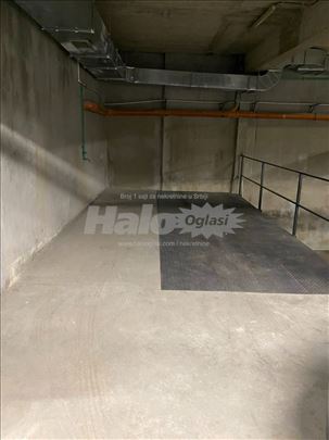 Izdajem garažu u Vojvode Stepe