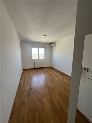 Jednoiposoban stan-Adamovićevo naselje – 42m²,400e