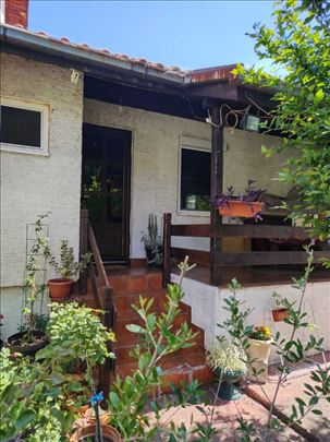 Kuća sa dvorištem Cara Dušana Zemun