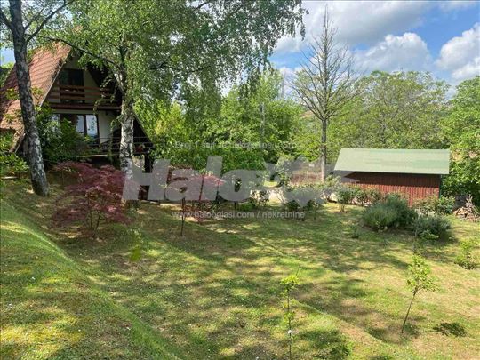 Lepa kuća na 1km od Sremskih Karlovaca,46 ari plac