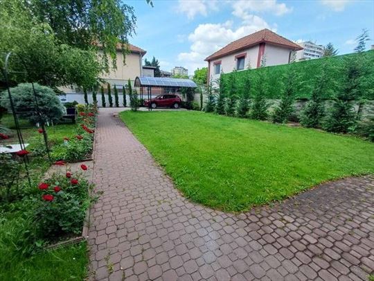 Lepa, renovirana kuća, dvorište, Voždovac, ID4060