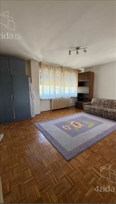 Na prodaju dvosoban stan na Maloj Vagi