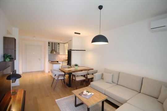 Lux, potpuno nov stan! 2 kupatila, garaža, ID 9407