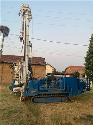 Prodajem mašinu za bušenje bunara Geomax L-2008