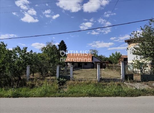 Uknjižena, odmah useljiva kuća, blizu grada ID#312