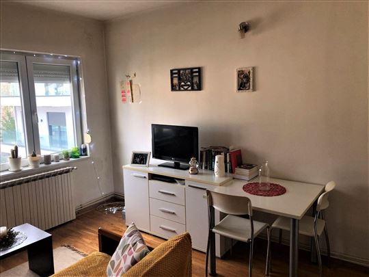 Useljiva garsonjera kod Hrama