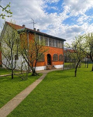 V. Moštanica, kod Momčila, plac 12,55 ari