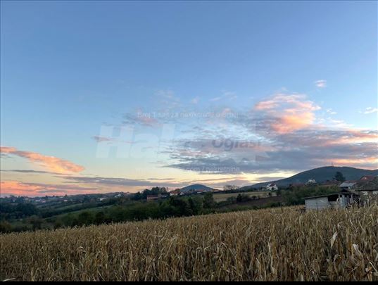 Ekskluzivan plac na Kosmaju sa pogledom i šumom