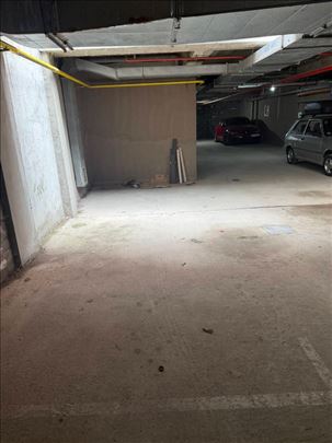 Garažno mesto na odličnoj lokaciji