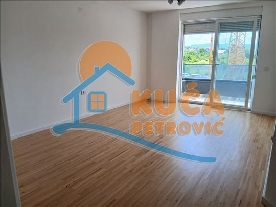 Izdaje se nenamešten troiposoban stan 85m2, Ledena