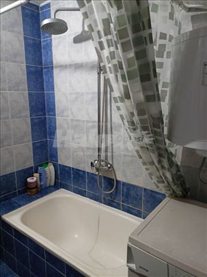 Izdajem dvosoban stan u centru Pančeva