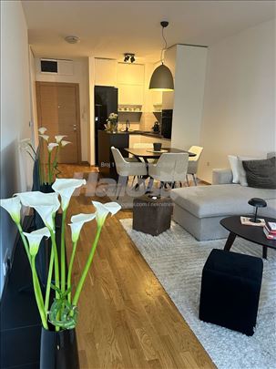 Luksuzan stan 53,43m² + garaža | Centar Pančeva
