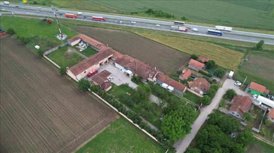Novi Banovci poslovni prostor 80ari sa kružnim pri