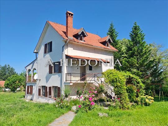 Draževac, Vinogradi, dva objekta, plac 28,6 ari