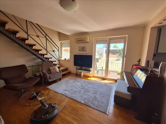 Duplex u srcu Hadžipopovca + garažno mesto