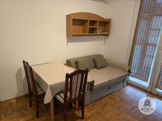 Dvoiposoban namešten stan na Socijalnom – pet frie