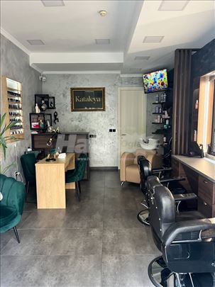 Hitno Izdajem opremljen frizerski i manikir studio