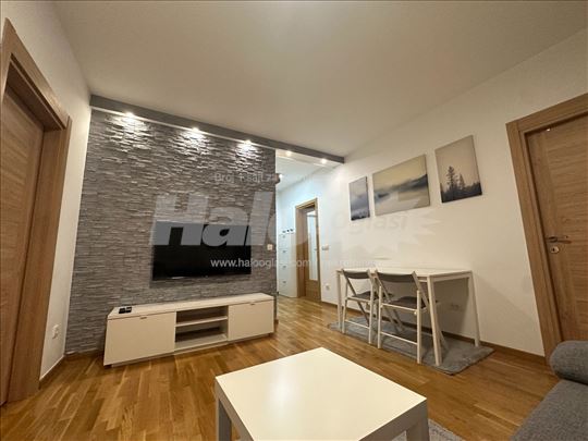 Izdaje se dvosoban stan 50m2 - Zemun/Galenika