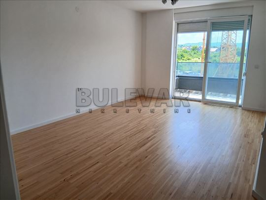 Izdaje se nenamešten troiposoban stan 85m2, Ledena