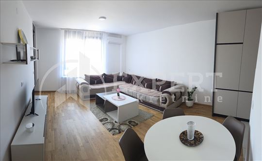 Izdaje se nov, lux stan na Panteleju, 69m2