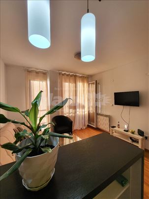 Izdajem Lux Garsonjeru