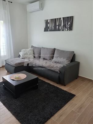Izdajem opremljen stan u Batajnici 1.5