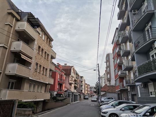 Izvanredna lokacija,kvalitetna novogradnja,odličan