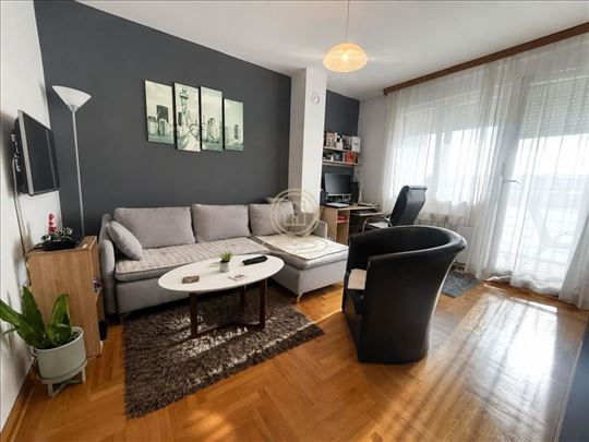 Jednoiposoban stan 36 m2, Grbavica, Novi Sad – Lux
