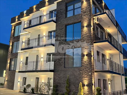 Lux useljiv u stambenom kompleksu kod crkve na Led