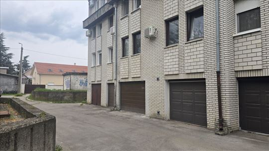 Magacin,odlična lokacija,Bežanijska kosa