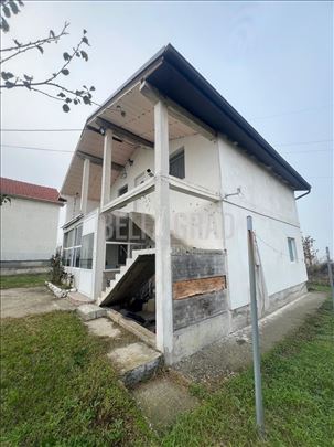 Porodična kuća 158kvm, 6 ari placa, Barič