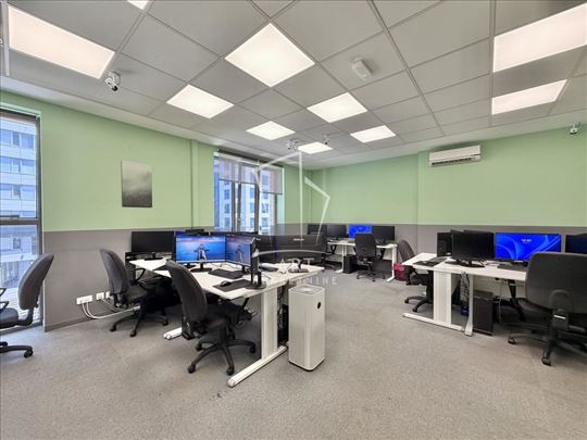 Poslovni prostor, centar Brankova, mereno 210m2 ID
