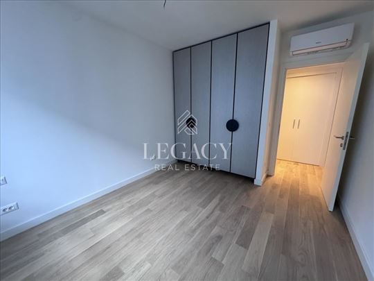 Sensa, polunamešten, useljiv ID#1258