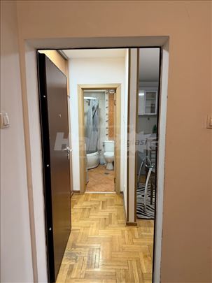 Stan na Zvezdari pored bulevara Kralja Aleksandra