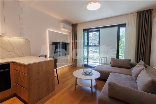 Viva Residences Lux garsonjera sa garažnim mestom