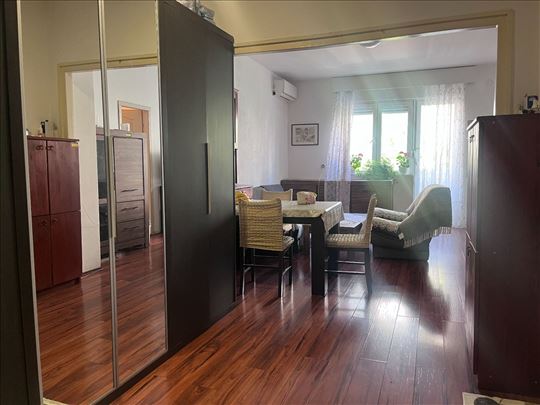 Vračar, 60m2 sa tri spavaće sobe 