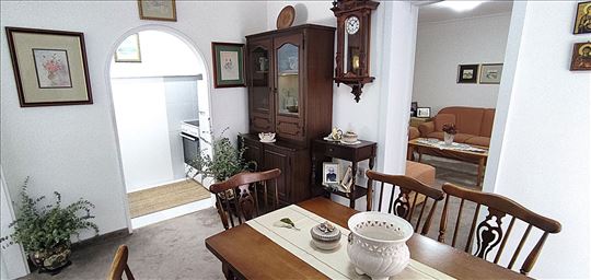 Zemun, Cara Dušana, kuća sa dvorištem, renovirana