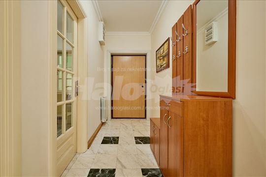 Apartman sa 4 spavace sobe, Sveti Stefan, 1 linija