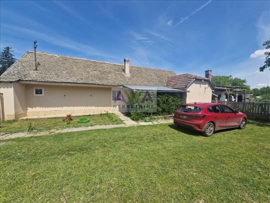 Bogojevo – Nameštena renovirana kuća 114m², plac 1