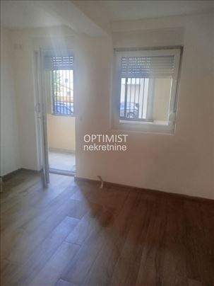 Borča-Lička-70m2-prazan-useljiv ID#3495