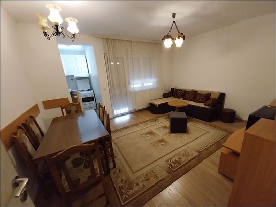 Centar-stan 43m2-namesten-garazno mesto