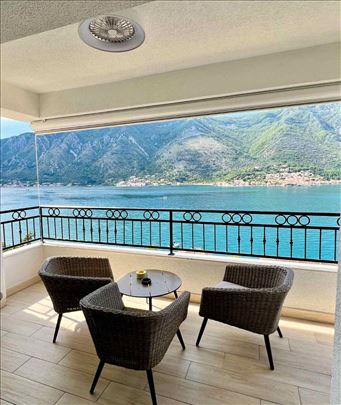 Dobrota, Kotor, LUX, 3.0, 85m2, III/IV, garaža