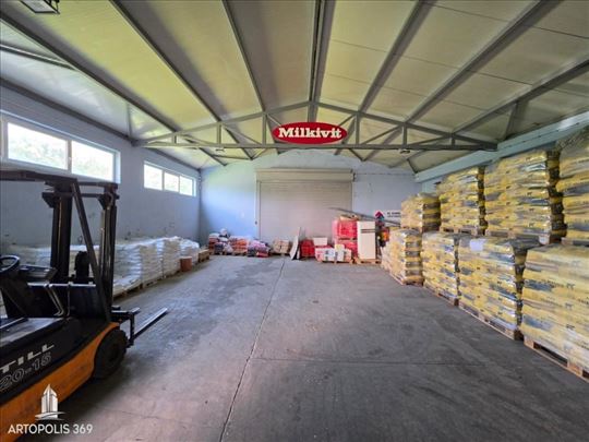 Dve uknjižene hale 450 m2 na 18 ari placa ID#1278