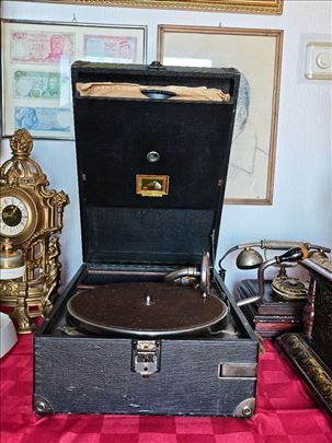 Gramofon na navijanje 