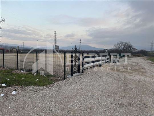 Izdaje se plac na Matejevačkom putu