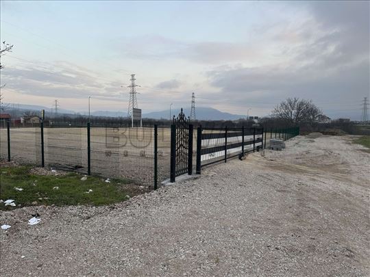 Izdaje se plac na Matejevačkom putu
